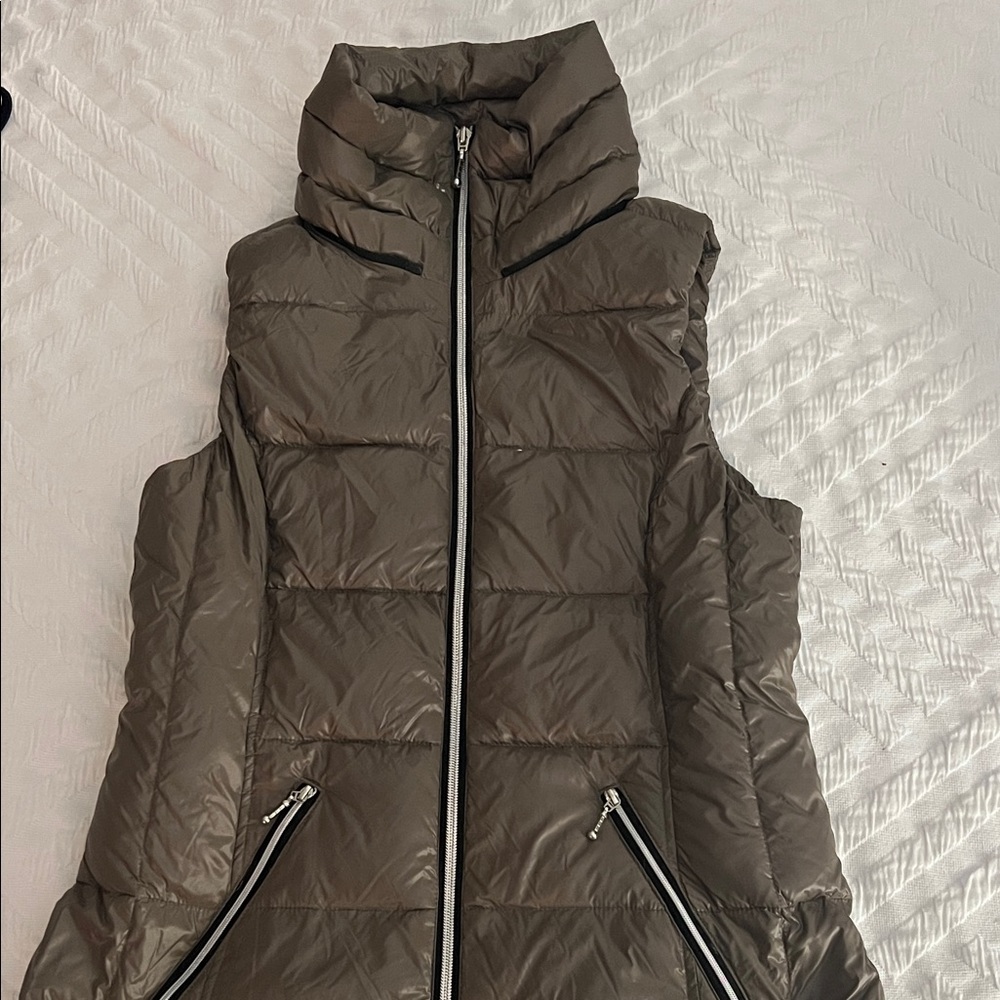 ANORAK Women's Metallic Puffer Vest